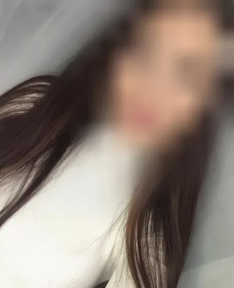 Elli, 27