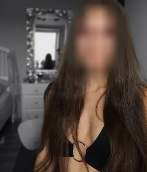 Jenni, 28