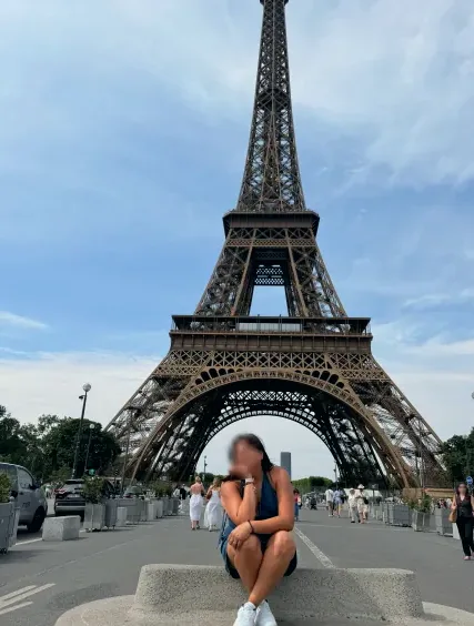 Nella, 27