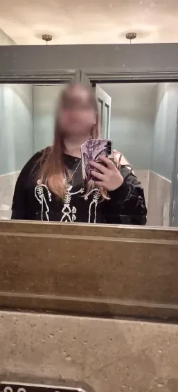 Nina, 21