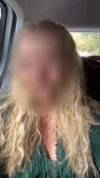 Sara, 29